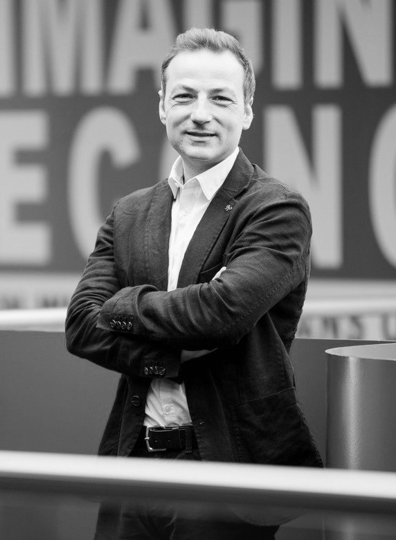 Simon Koschut